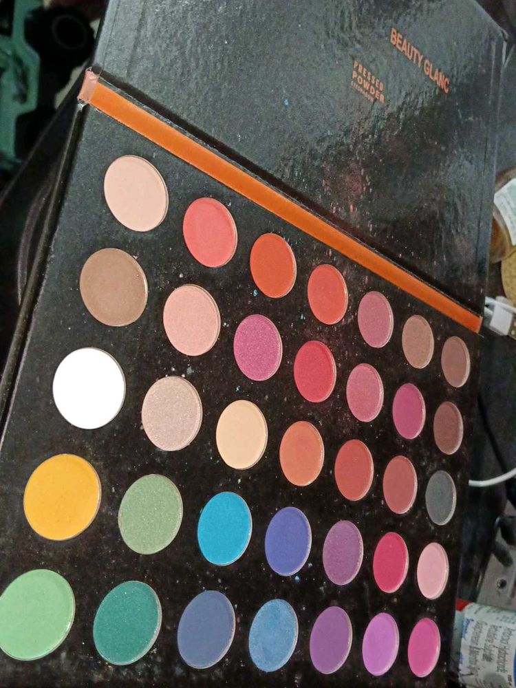 Colour Studio Eyeshadow Palette 35 Color Included