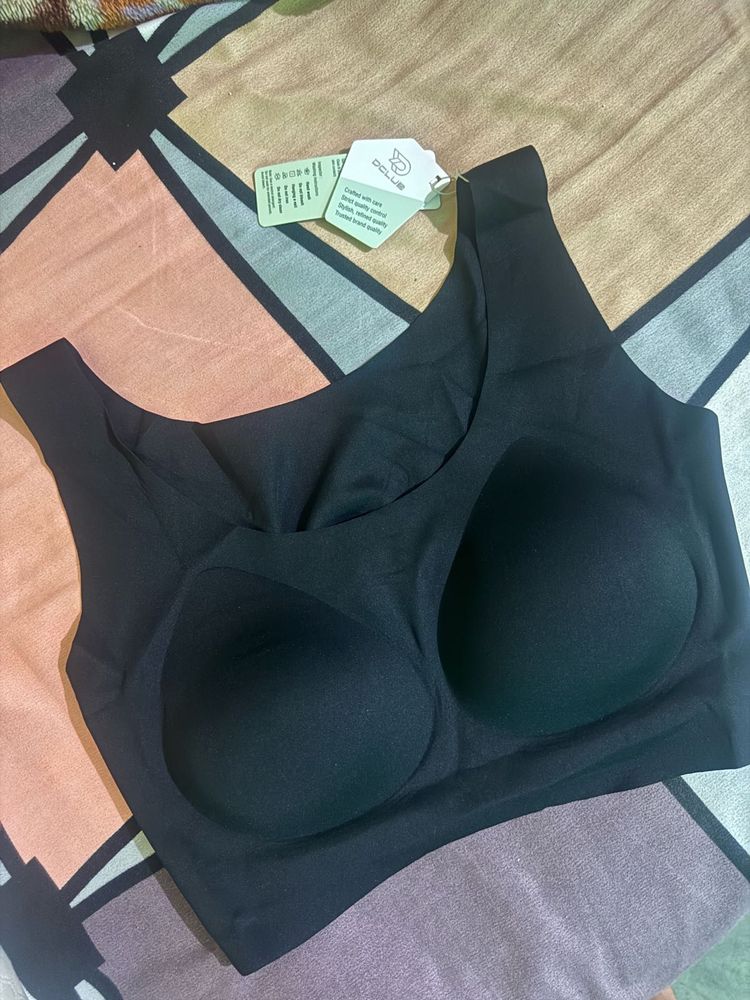 Seamless Comfortable Black Sports Bra
