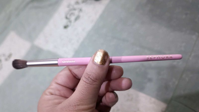 ✨ 'Crease Makeup Brush' @400✨