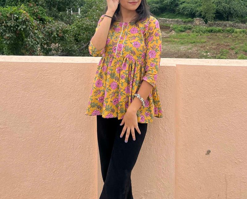 YELLOW SHORT TOP / KURTI
