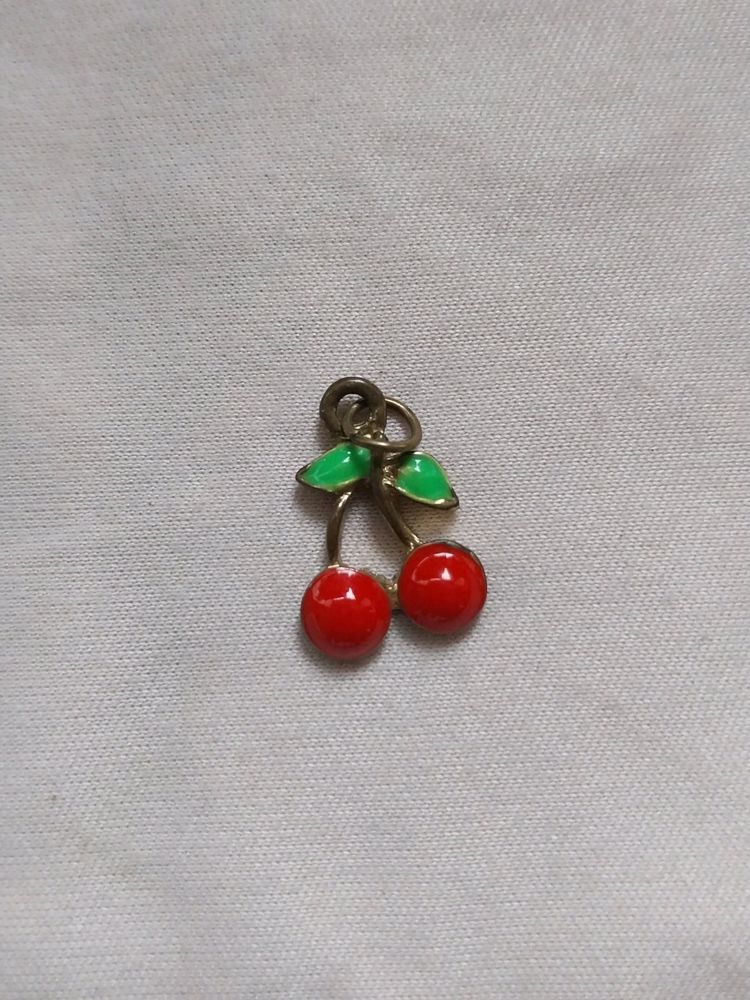 Red cherry pendant with gold base