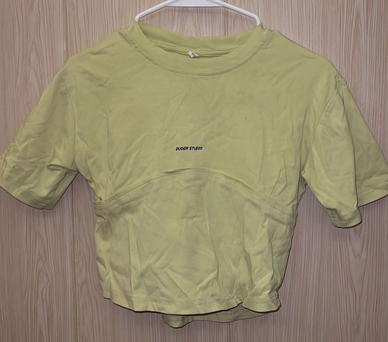 Duoer Studio Cropped T-Shirt