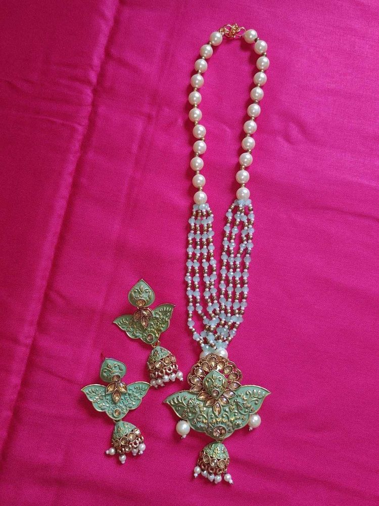 Exquisite Pearl Necklace &amp; Earrings Set