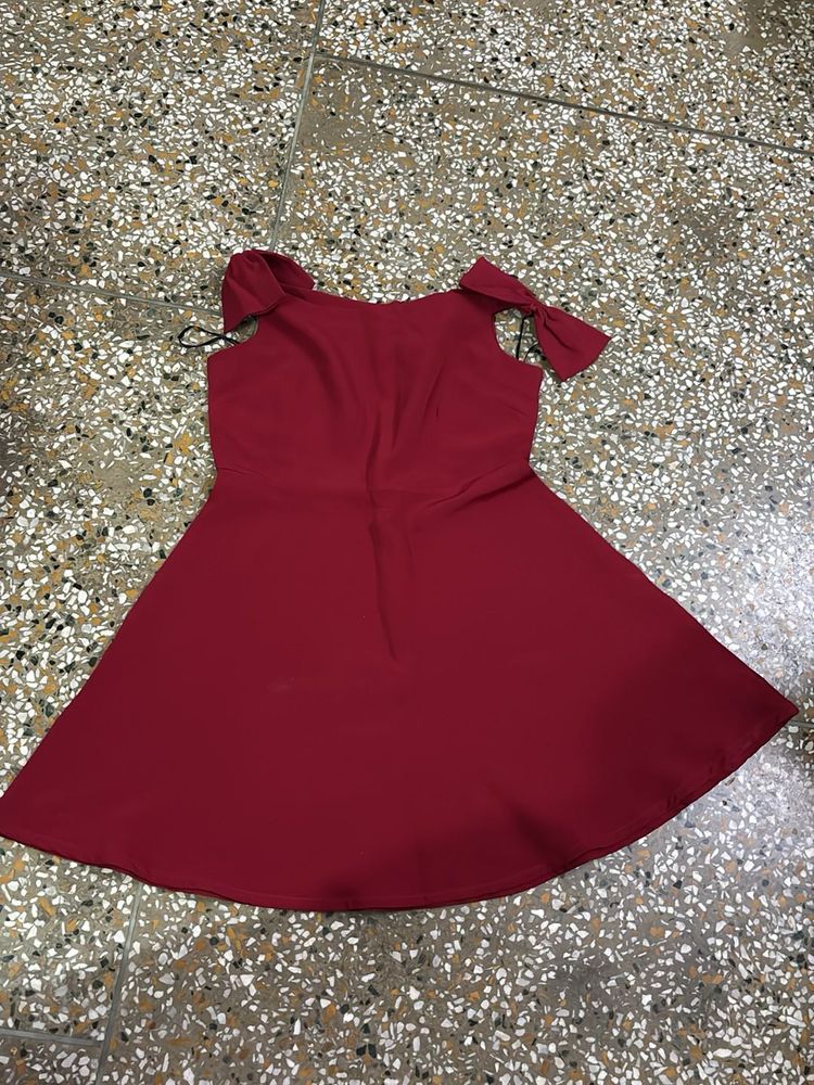 Chic Red Cold Shoulder Dress