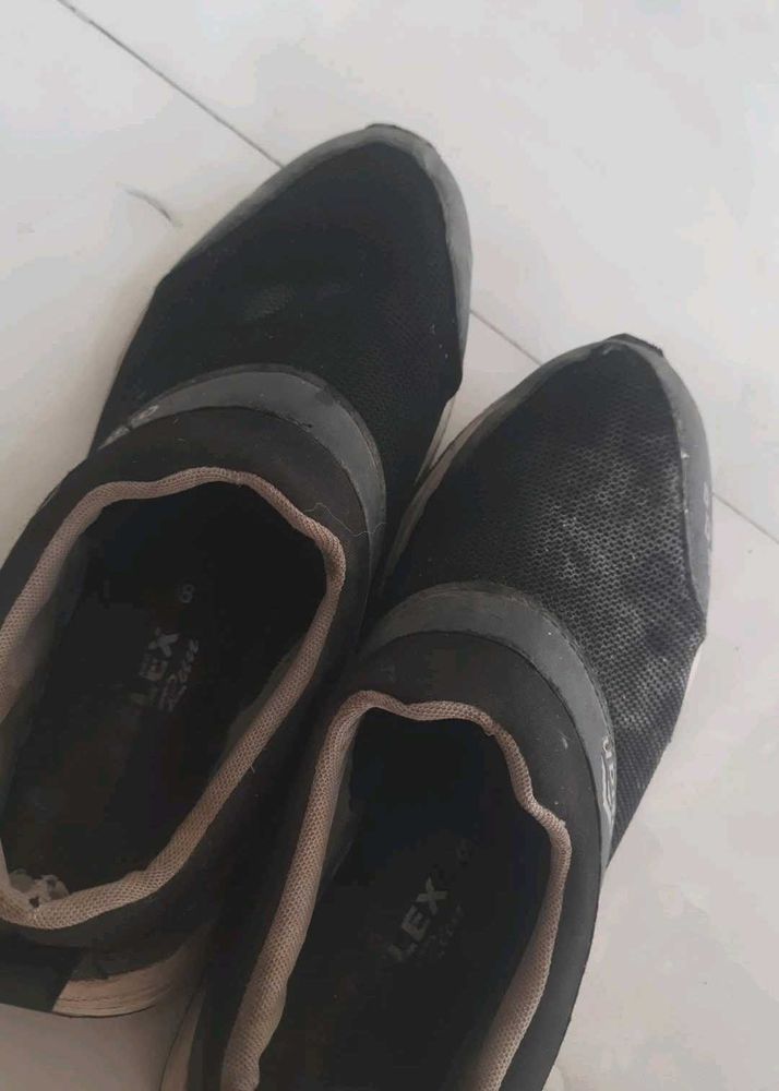 sports shoes