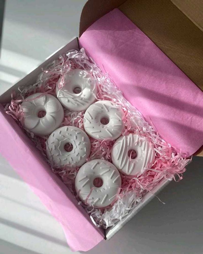 Adorable set of 6 donut-shaped kids painting kit