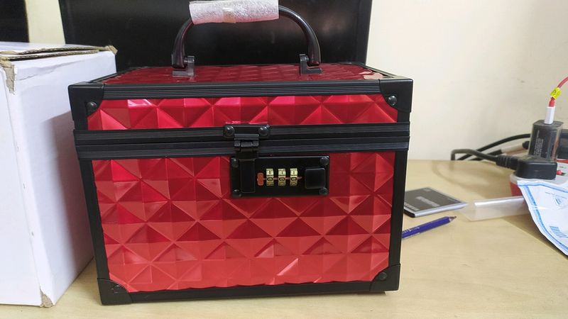 Colorbar Red Vanity Box