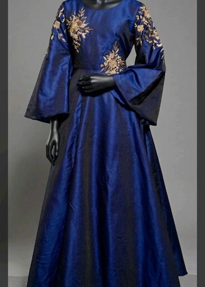 PARRY wear GOWN