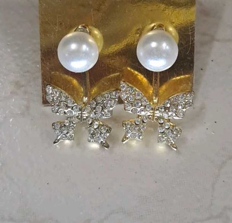 ✨Korean Sparkling Butterfly Earrings 🦋