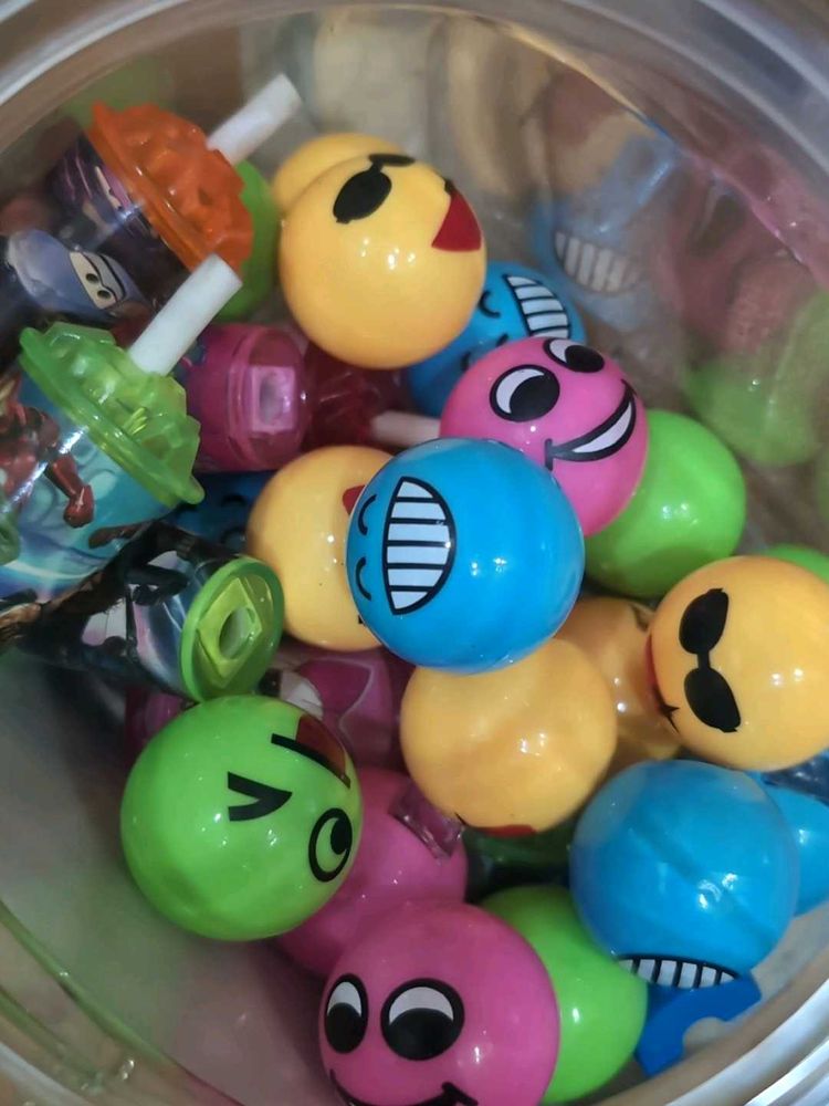 10 pc smiley and sipper sharpener