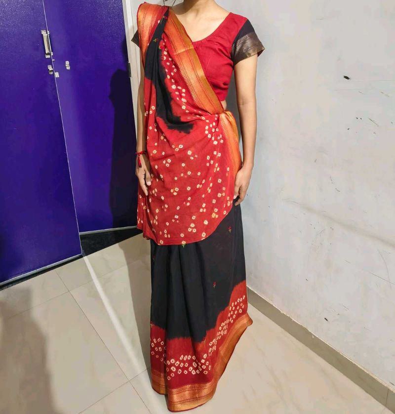 Red &amp; Black Bandhani Saree
