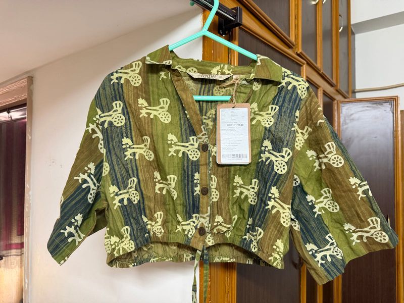 Unique Printed Cropped Shirt
