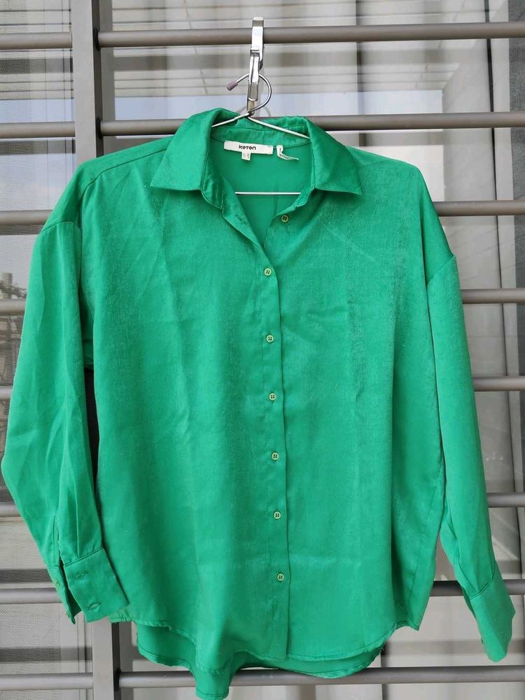 self print Green Button-Up Shirt