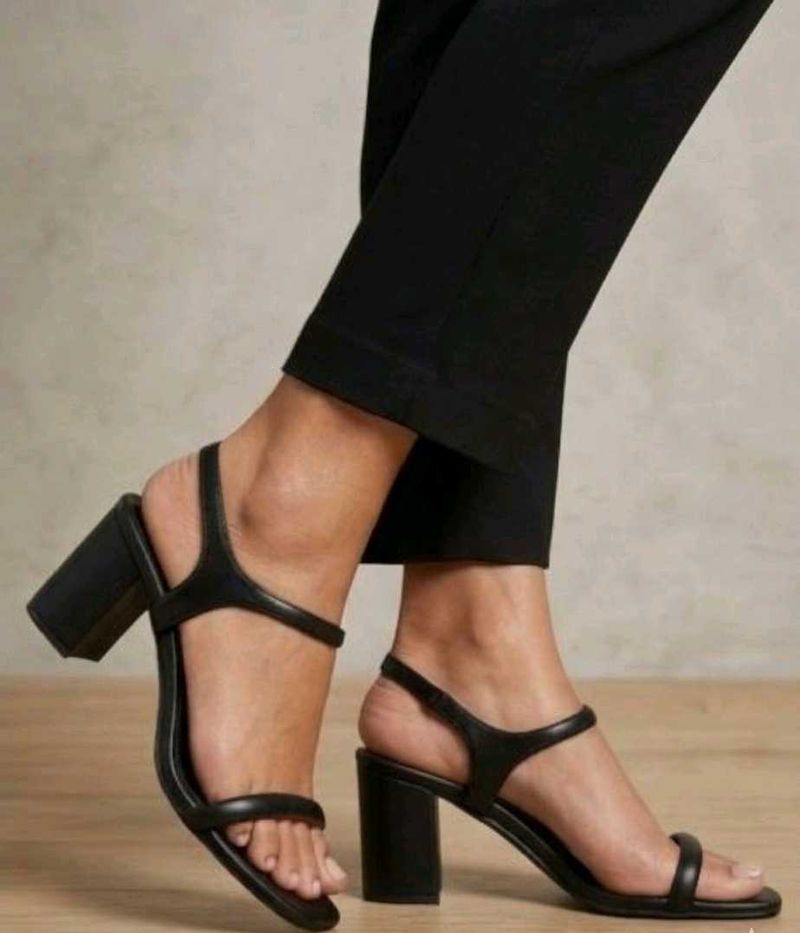 ZUDIO BLACK HEELS 👠