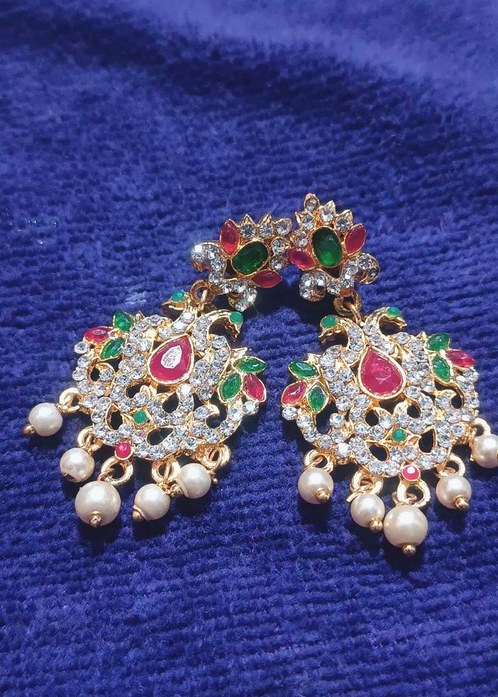 Stunning Dangle Earrings with Pearls