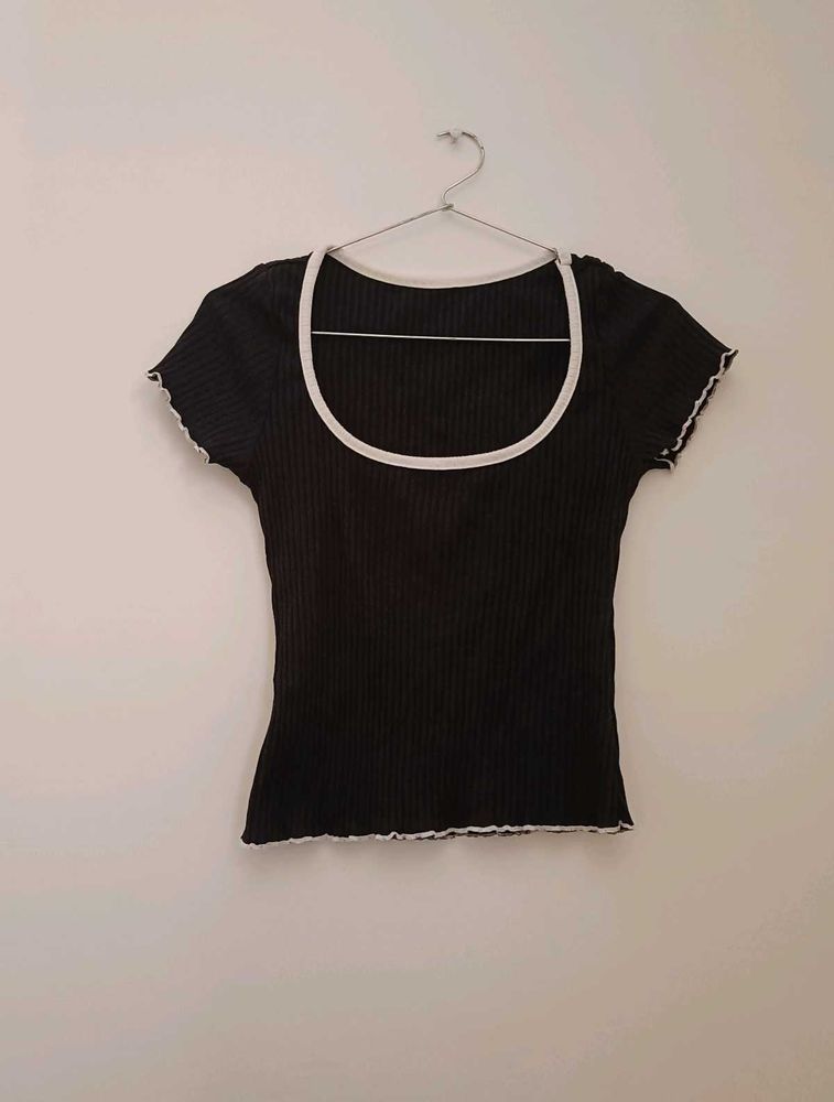 Black Ribbed Lettuce Trim Crop Top