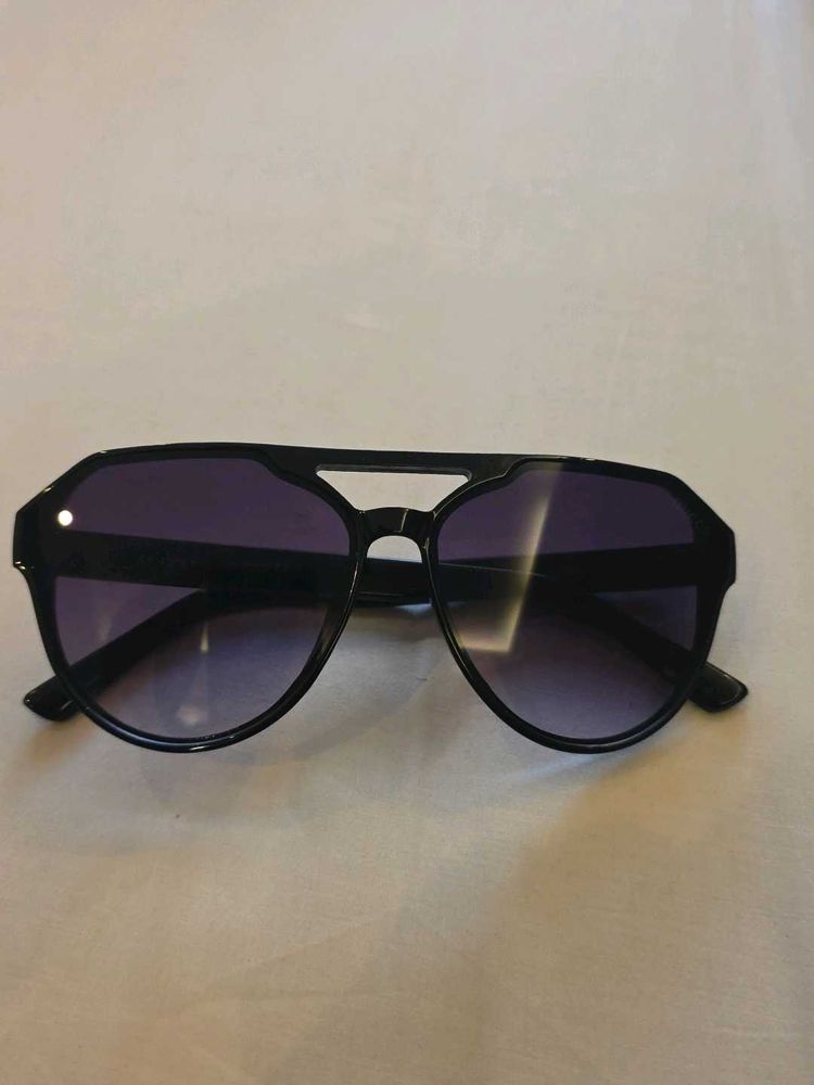 Stylish Black Aviator Sunglasses