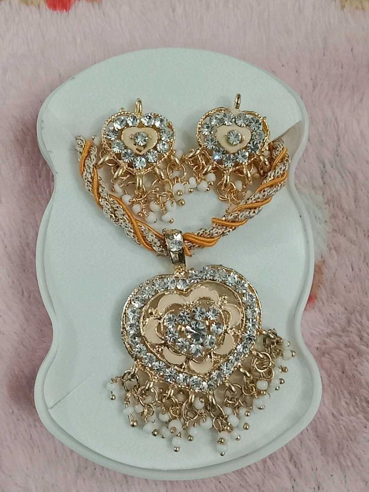 Stunning Heart Pendant Necklace &amp; Earring Set