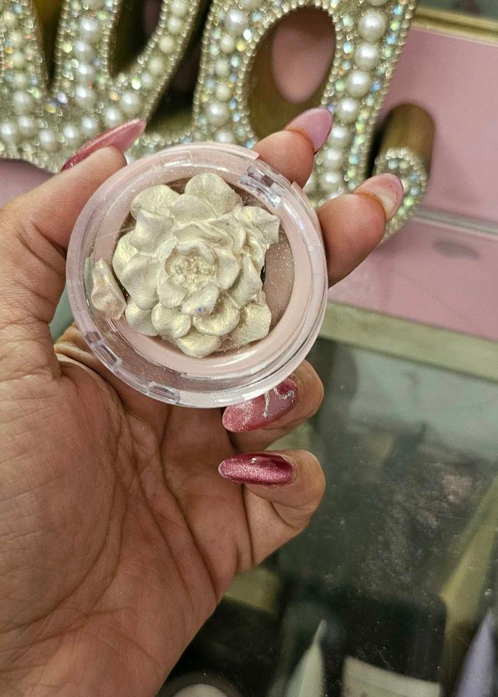 flower highlighter from dubai