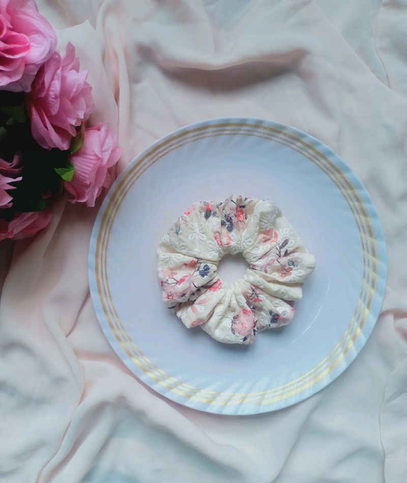 XXl  Pintresty Chikankari Scrunchies 🌸🌷🌺