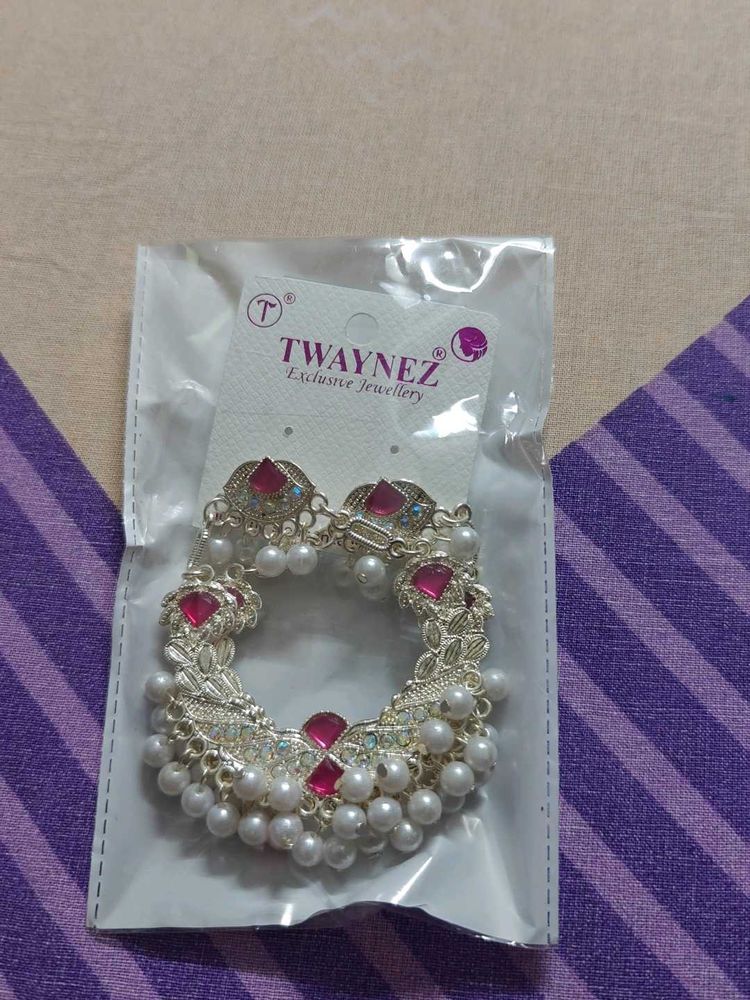 Twaynez Designer Jhumka Earrings with Pearls