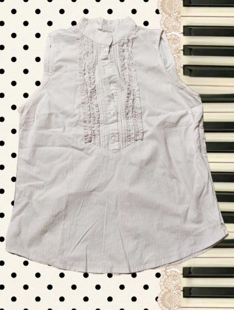 Chic Sleeveless Ruffled Blouse 🍧