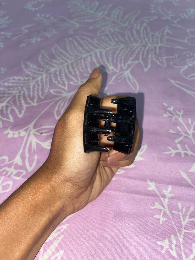 Black Hair Claw Clip