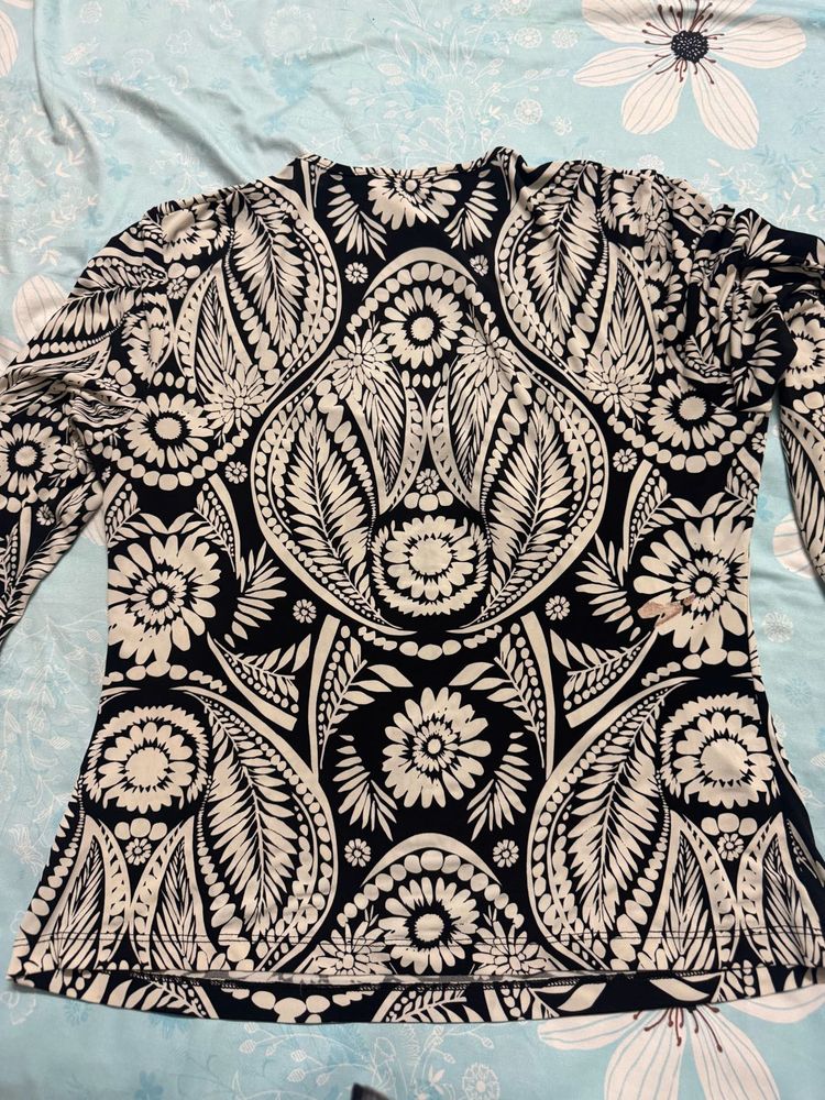 Chic Black &amp; White Patterned Top new
