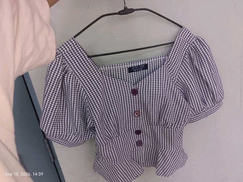 Chic Gingham Puff Sleeve Top