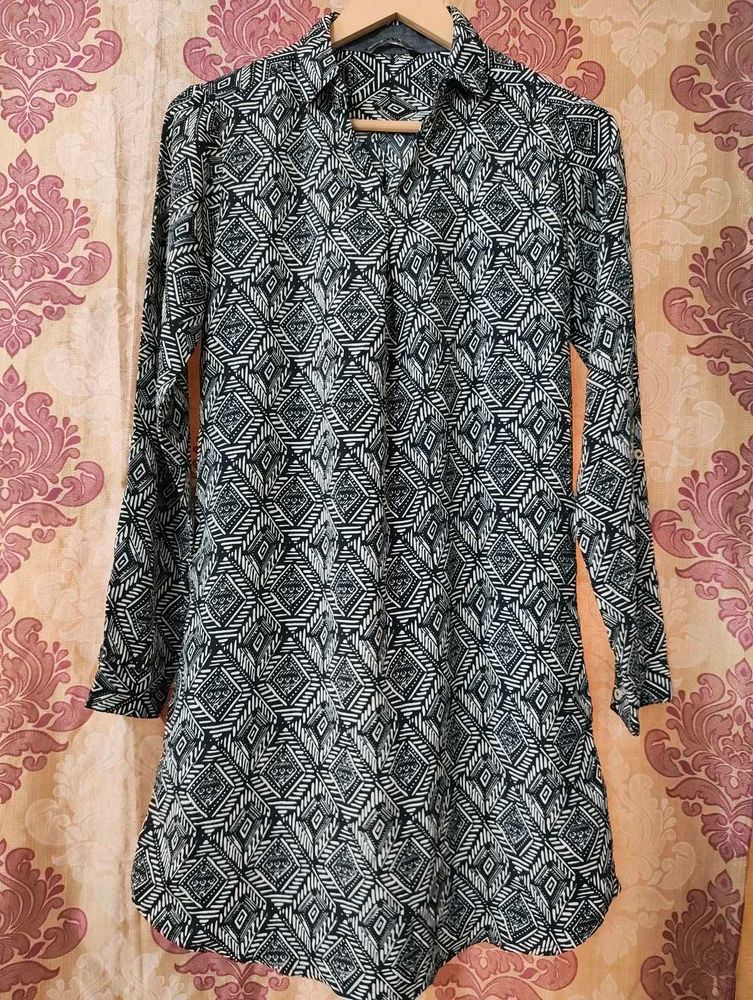 Geometric Print Button-Up Tunic