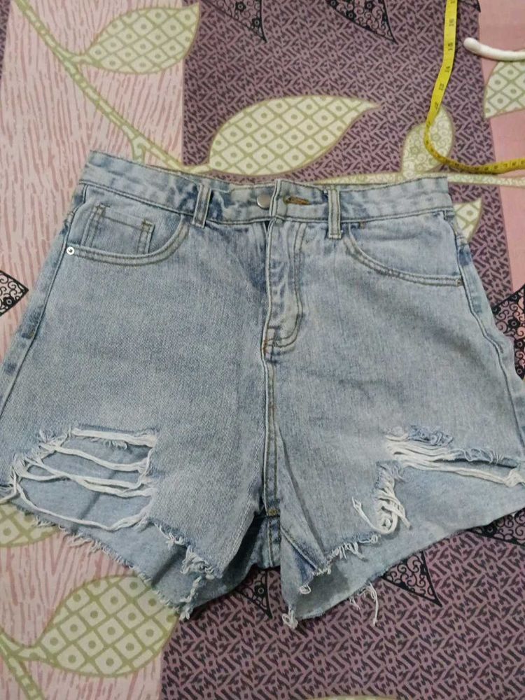 Stunning Urbanic Shorts - M size