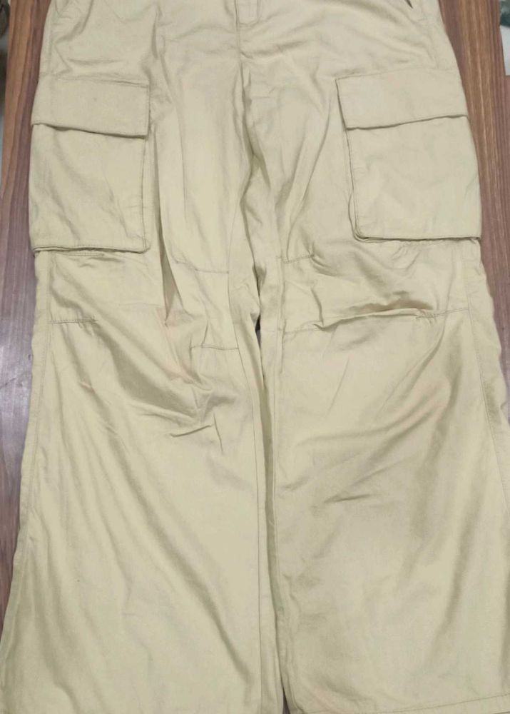 H&amp;M unisex baggy cargo gold pa