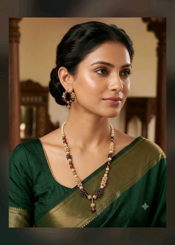 Elegant Pearl and Gold Necklace &amp; Earrings Set