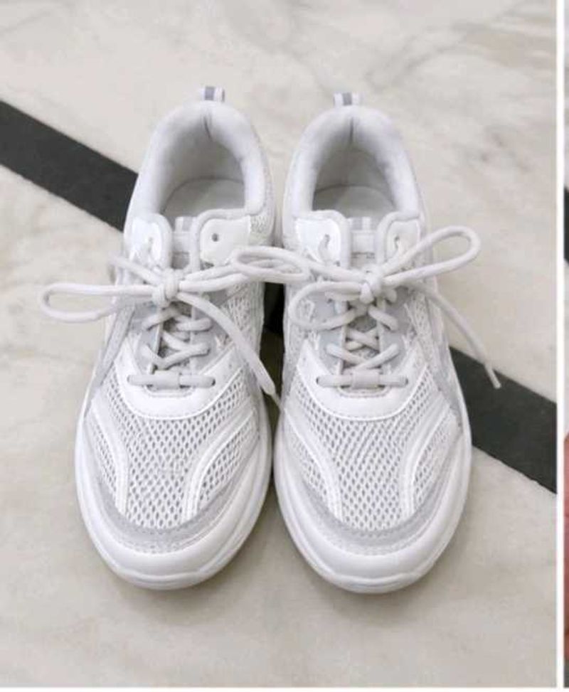 Stylish White Mesh Sneakers – Comfortable &amp; Trendy