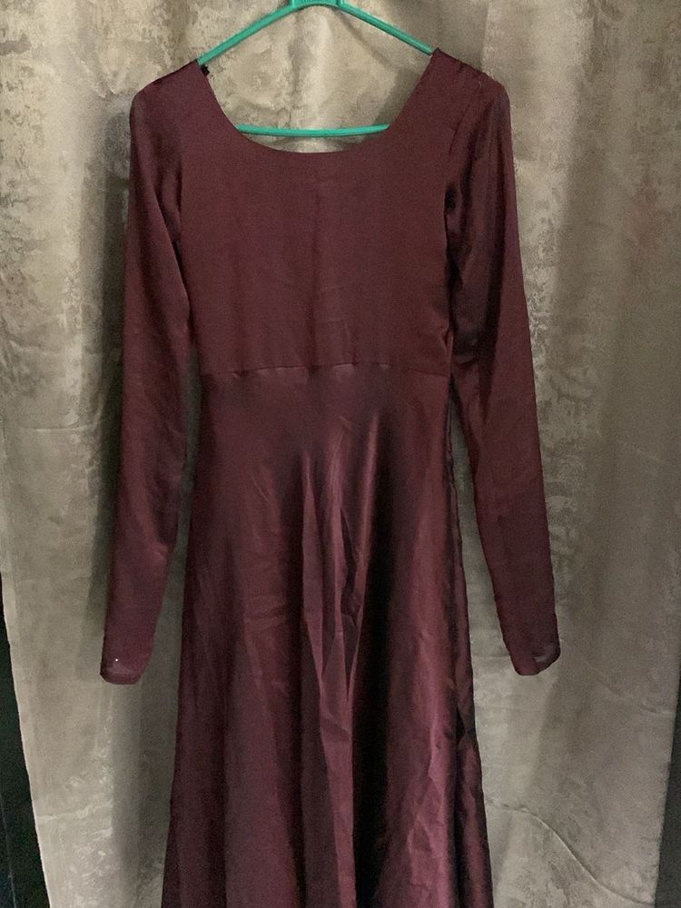 Elegant Long-Sleeve Maroon Dress