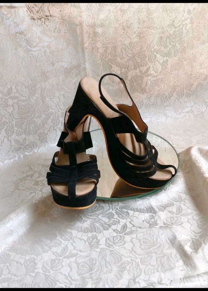 bow platform heels and  black high heel