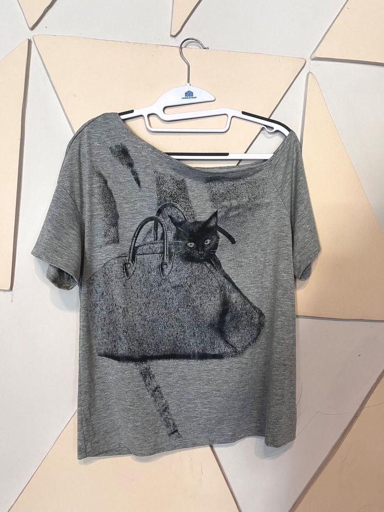 Grey T-Shirt with Cute Cat Graphic