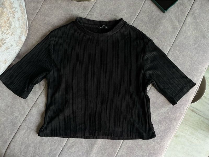Ribbed Black Cropped Top
