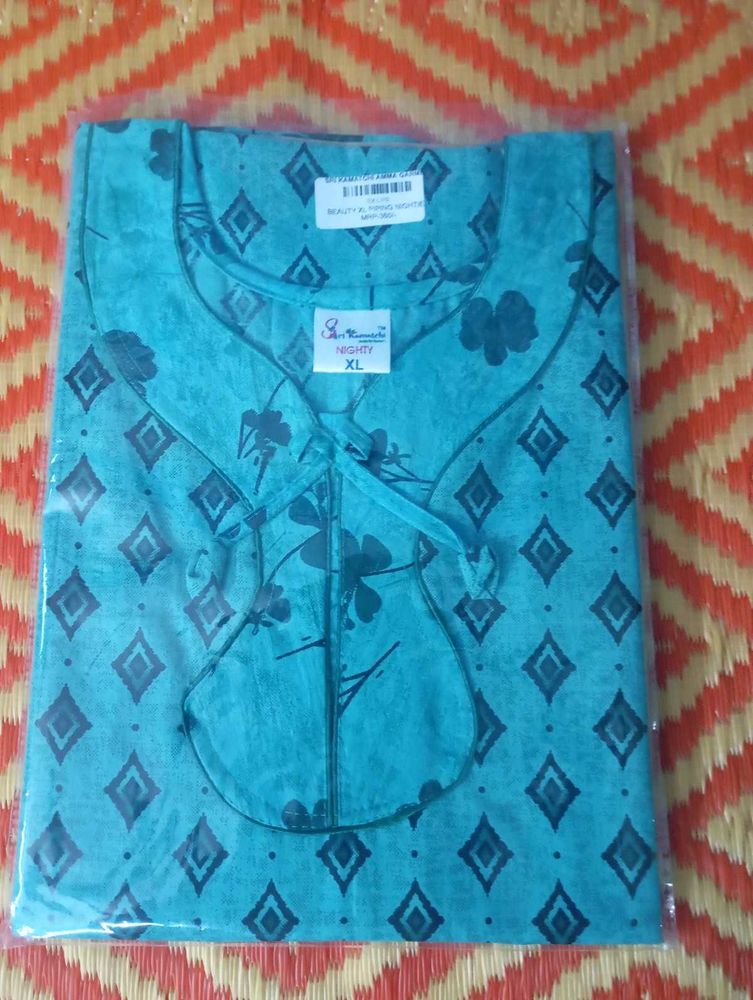 Beautiful Piping  Nighty XL