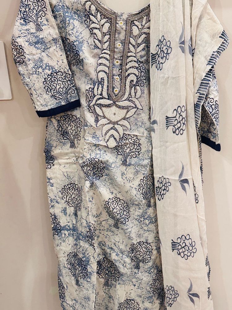 Elegant Embroidered Salwar Kameez Suit