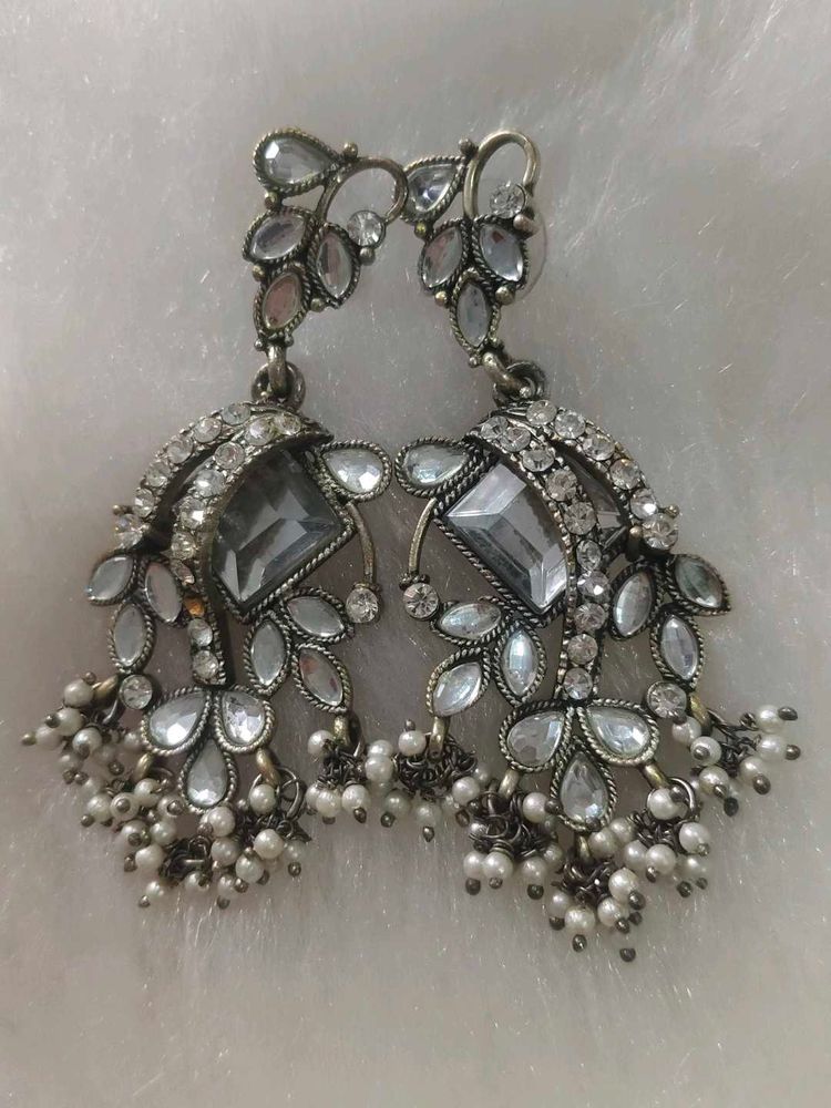 Elegant Dangle Earrings with Pearls