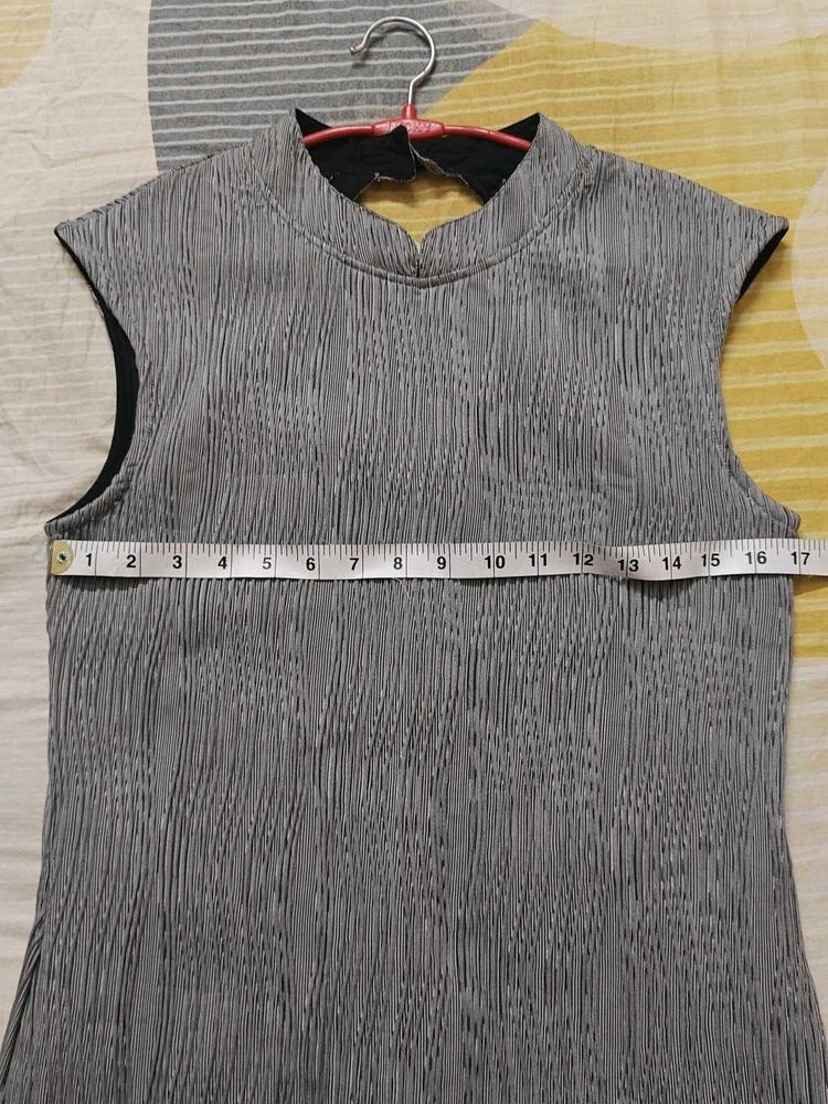 Stylish Grey Textured Sleeveless Blouse