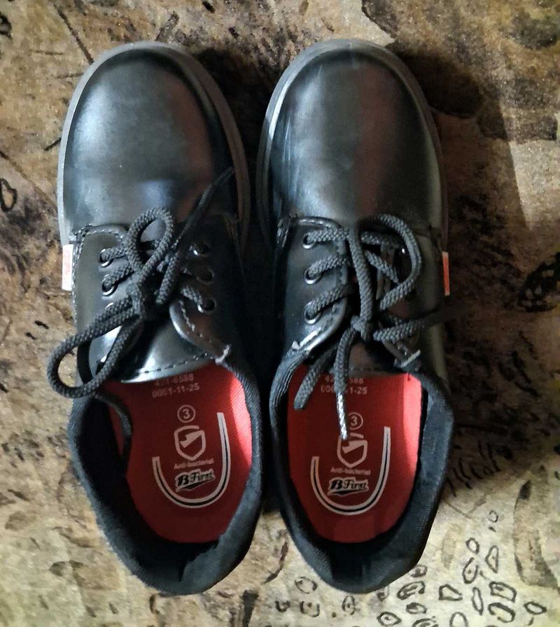 Black Lace-Up Casual Shoes (Size no:3)
