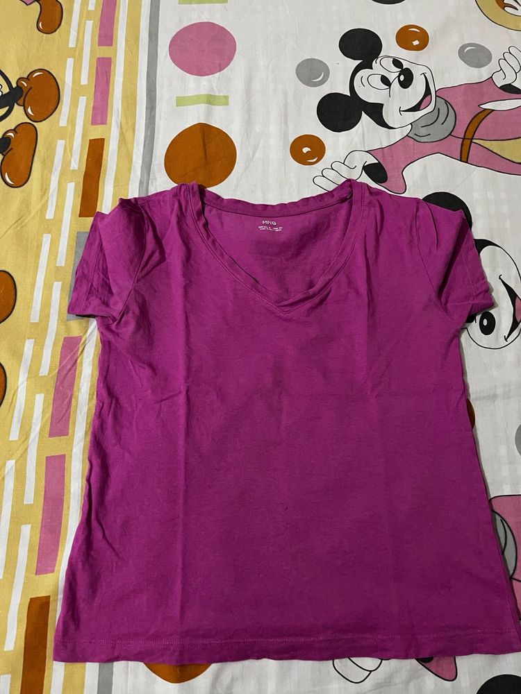 V-Neck Magenta T-Shirt