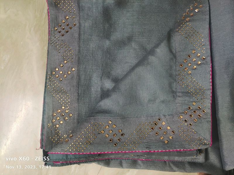 Dola Silk Saree With Stones At The Border