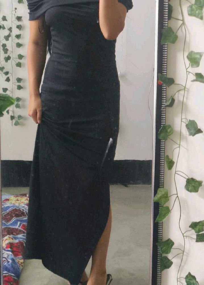 Elegant Black Off-Shoulder Maxi Dress