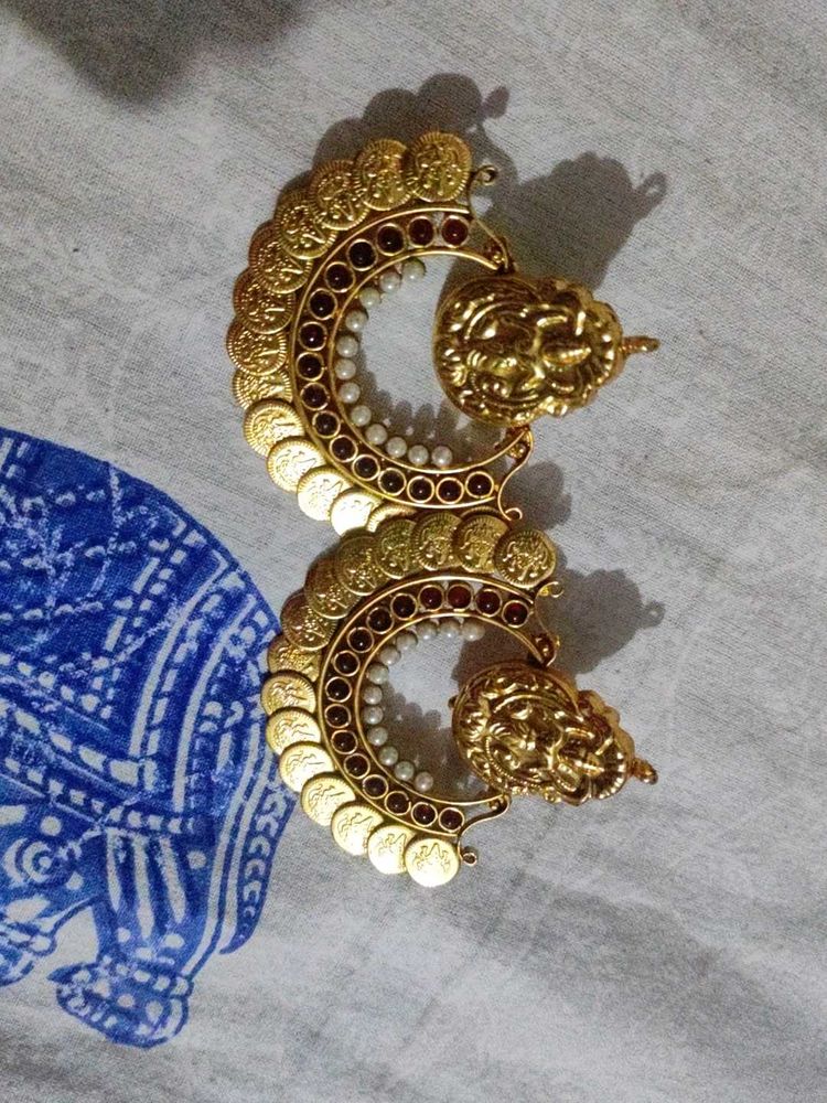 Exquisite Gold Tone Jhumka Earrings