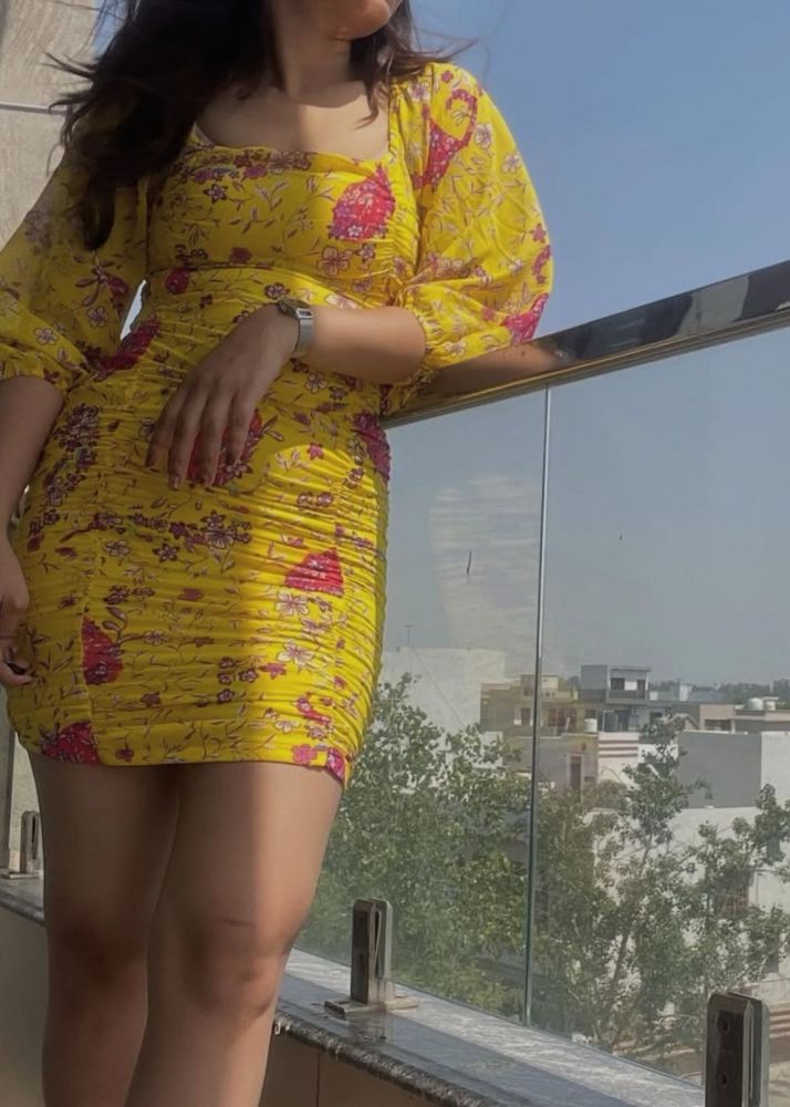 Chic Yellow Floral Ruched Mini Dress