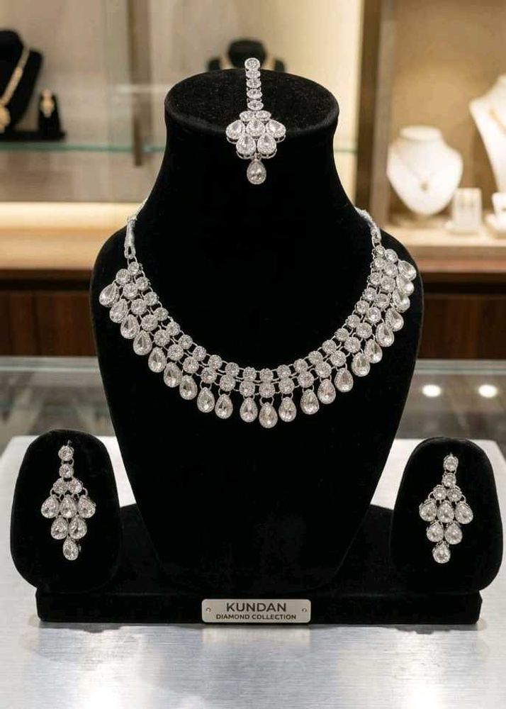 Stunning Kundan Diamond Necklace Set