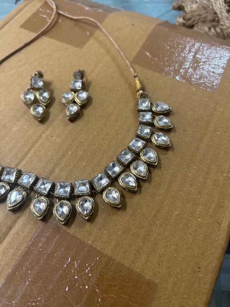 Elegant Kundan Necklace &amp; Earring Set